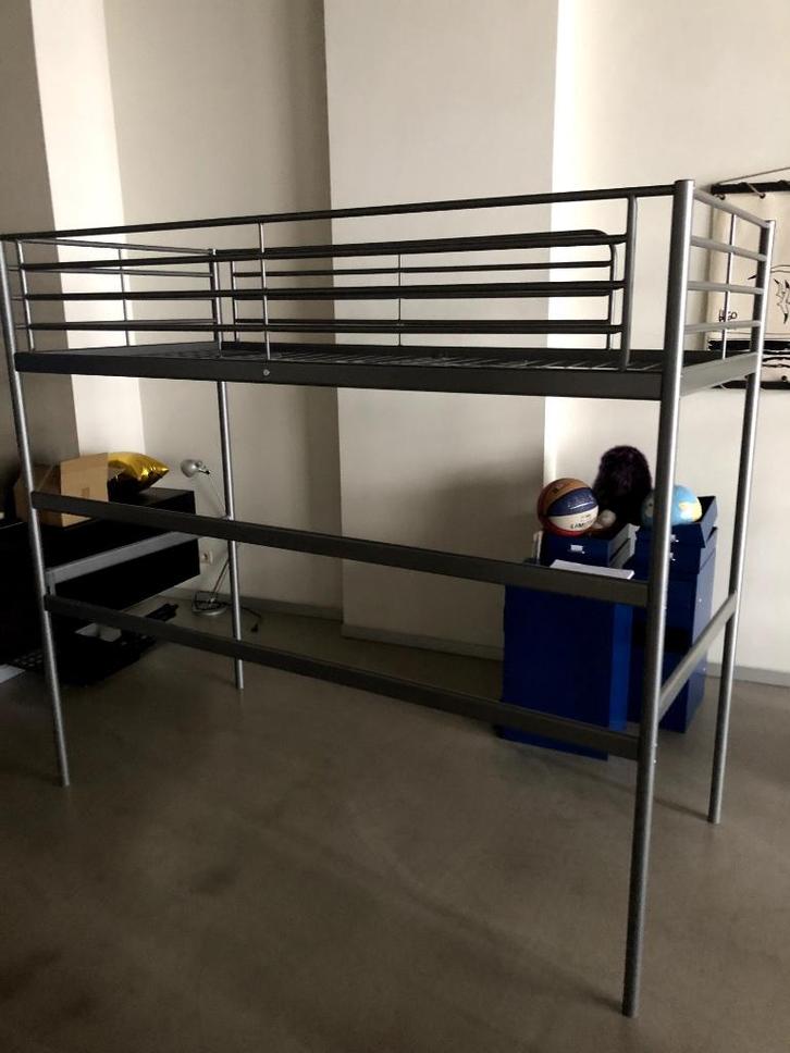 Hoogslaper met ladder (svärta) - zilverkleurig, metaal, Kinderen en Baby's, Kinderkamer | Stapelbedden en Hoogslapers, Zo goed als nieuw