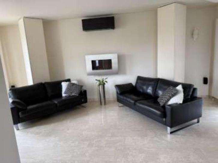 2 Design wandkasten, Huis en Inrichting, Kasten | Wandmeubels, Nieuw, 200 cm of meer, Minder dan 150 cm, 25 tot 50 cm, Met deur(en)
