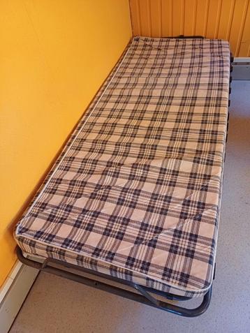 logeerbed met lattenbodem en matras