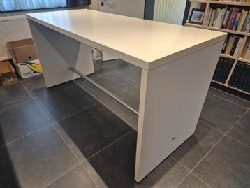 Mooi witte hoge tafel 180cm x 75cm x 92cm beschikbaar voor biedingen