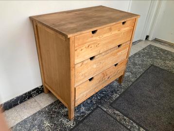 Houten ladenkastje beschikbaar voor biedingen