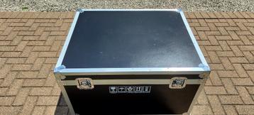 Mooie grote flightcase op wielen beschikbaar voor biedingen