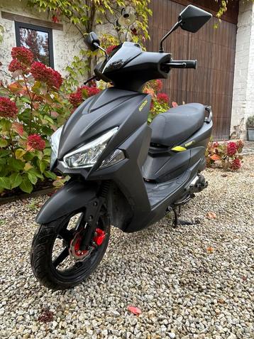 Scooter 50cc nieuwstaat 2024 eerste eigenaar, 1600km beschikbaar voor biedingen