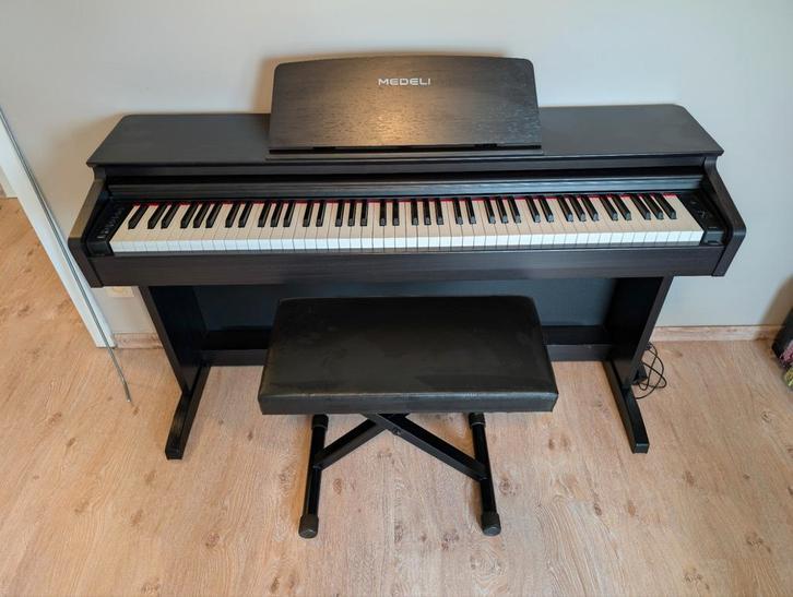 Medeli DP260 - Digitale piano met toebehoren, Muziek en Instrumenten, Piano's, Zo goed als nieuw, Piano, Zwart, Digitaal, Ophalen