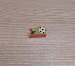 PIN - F.C. LAVAU - VOETBAL - FOOTBALL, Envoi, Utilisé, Sport, Insigne ou Pin's