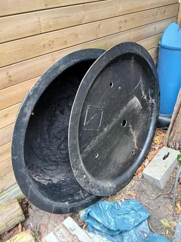 vijvertje in harde pvc of polyester met deksel beschikbaar voor biedingen