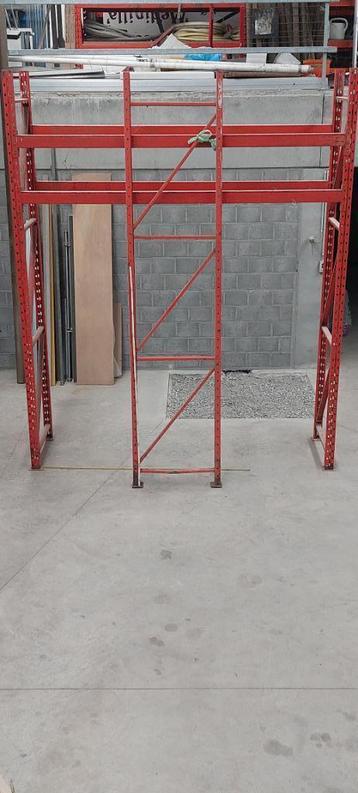 Palletrek met tussenleggers beschikbaar voor biedingen