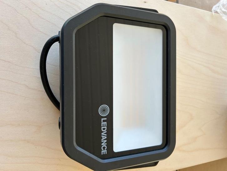 LEDVANCE FLOODLIGHT verstraler, Doe-het-zelf en Bouw, Bouwverlichting, Nieuw, Lamp met armatuur, 50 tot 200 watt, Ophalen