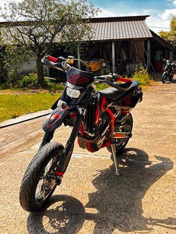 SWM SM500R, Entreprise, Permis Moto A2 minimum, Échappement sport, 12 à 35 kW