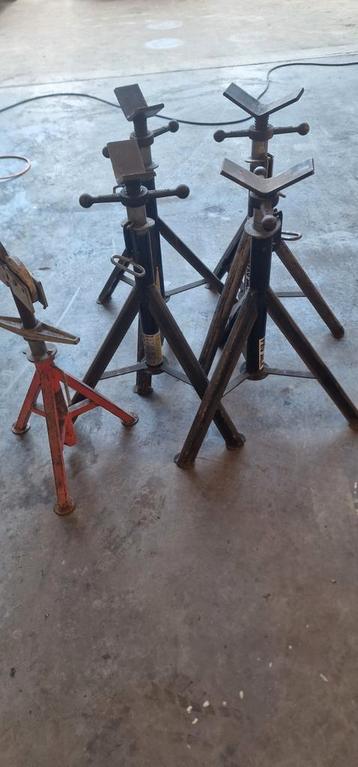 Buizen stoelen in goede staat. beschikbaar voor biedingen
