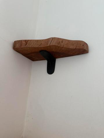 Kerselaar hoekschab te koop beschikbaar voor biedingen