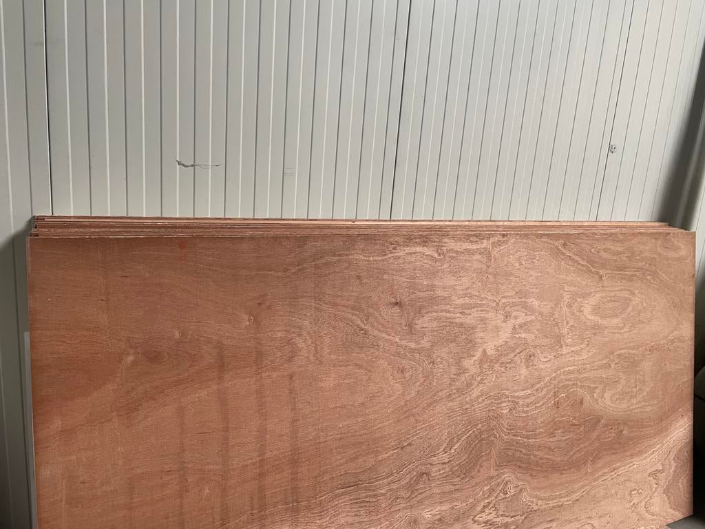 Multiplex met Sapelli fineer aan beide zijden BIJNA OP, Doe-het-zelf en Bouw, Platen en Panelen, Nieuw, Multiplex, Minder dan 20 mm