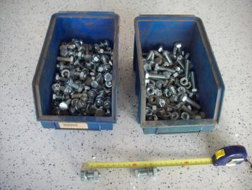 nieuwe bouten en moeren 10 mm beschikbaar voor biedingen