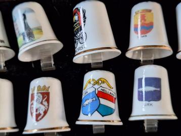 Vingerhoeden 100 stuks uit erfenis verkregen. Showdozen  beschikbaar voor biedingen