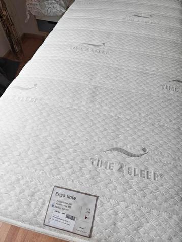 Uitstekende pocketverenmatras met gel Time2Sleep beschikbaar voor biedingen