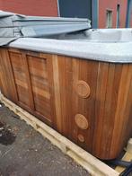 Jacuzzi houten omrand gratis geleverd geplaatst, Ophalen of Verzenden, Zo goed als nieuw