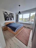 Bed 160breedt  2 nachtkastjes 1 matras geen schade, Ophalen