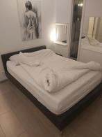 Bed, Huis en Inrichting, Slaapkamer | Bedden, Ophalen, Zwart, 140 cm, Zo goed als nieuw