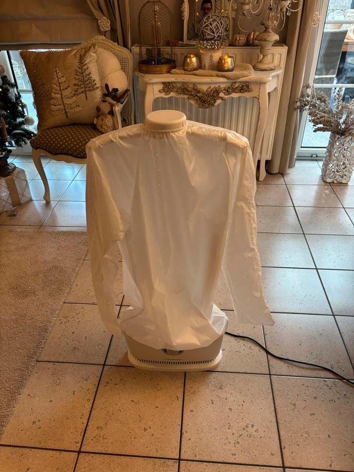 Zelfopblaasbare en verwarmde strijkhanger., Elektronische apparatuur, Strijkijzers en Strijkplanken, Zo goed als nieuw, Ophalen