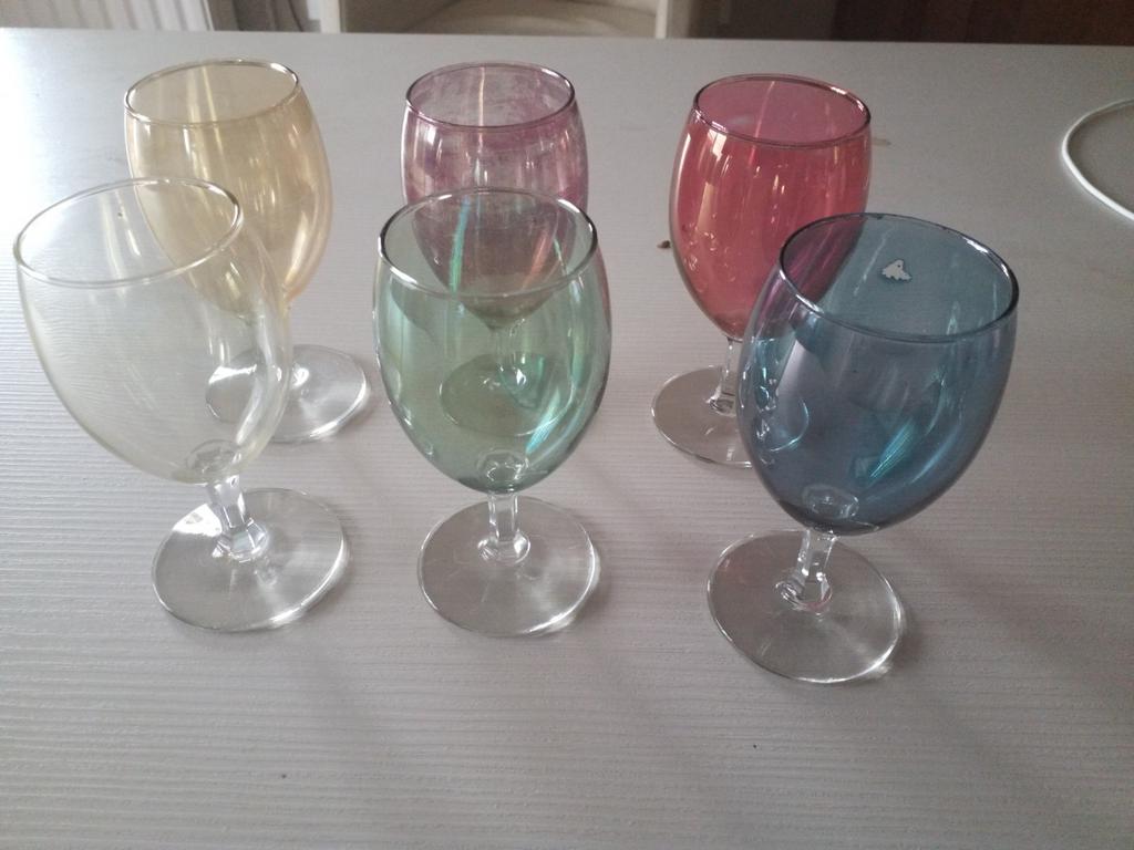 6  mooi gekleurde vintage  glazen  55jaar oud, Antiek en Kunst, Antiek | Glaswerk en Kristal, Ophalen