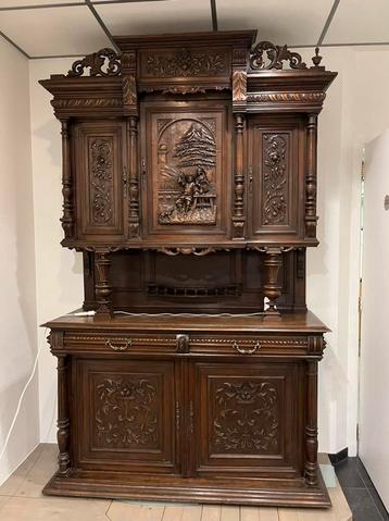 2 antieke, samenhorende kasten beschikbaar voor biedingen