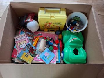 Grote doos met speelgoed voor €2! Nieuw en gebruikt! beschikbaar voor biedingen