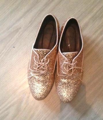 Gold glitter derbies (size 40) beschikbaar voor biedingen