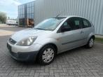Ford fiesta 1.4 benzine bj 2007 120000 km goede staat, Voorwielaandrijving, Stof, Zwart, 4 cilinders