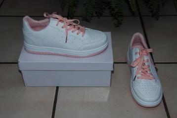Prachtige witte en roze sneakers maat 38 NIEUW! beschikbaar voor biedingen