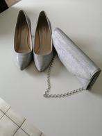 Zilveren schoenen en bijhorende handtas, Kleding | Dames, Trouwkleding en Trouwaccessoires, Ophalen, Zo goed als nieuw