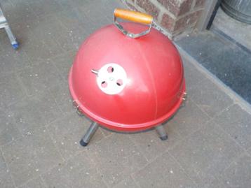 Kleine bbq beschikbaar voor biedingen