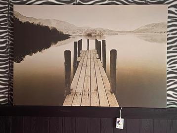 Canvas houte steiger op zicht van een meer  beschikbaar voor biedingen