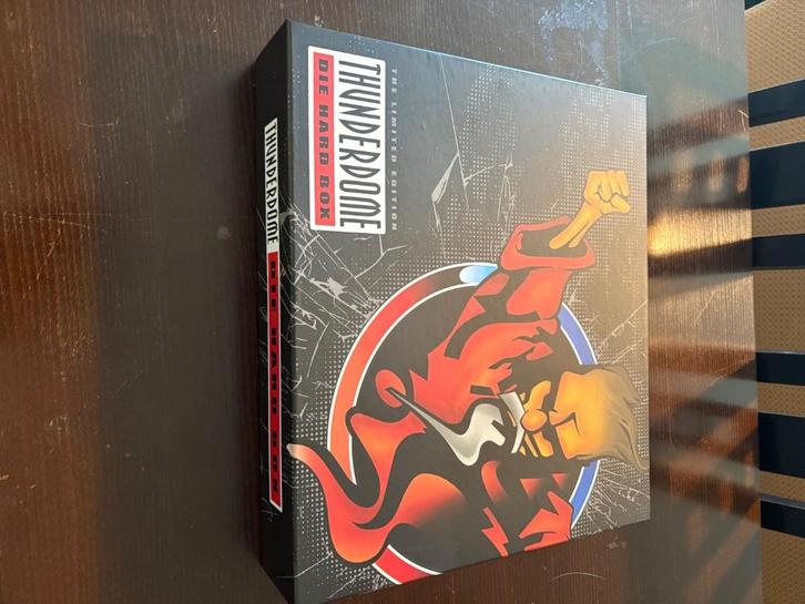 Thunderdome die hard box maat S ,nieuw !!, Verzamelen, Overige Verzamelen, Nieuw, Ophalen of Verzenden