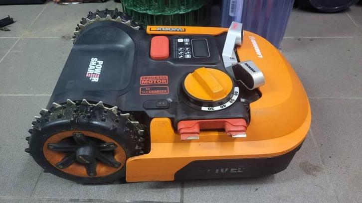 Robot tondeuse Worx, Tuin en Terras, Robotmaaiers, Gebruikt, Met regensensor, Bestuurbaar via app, Ophalen