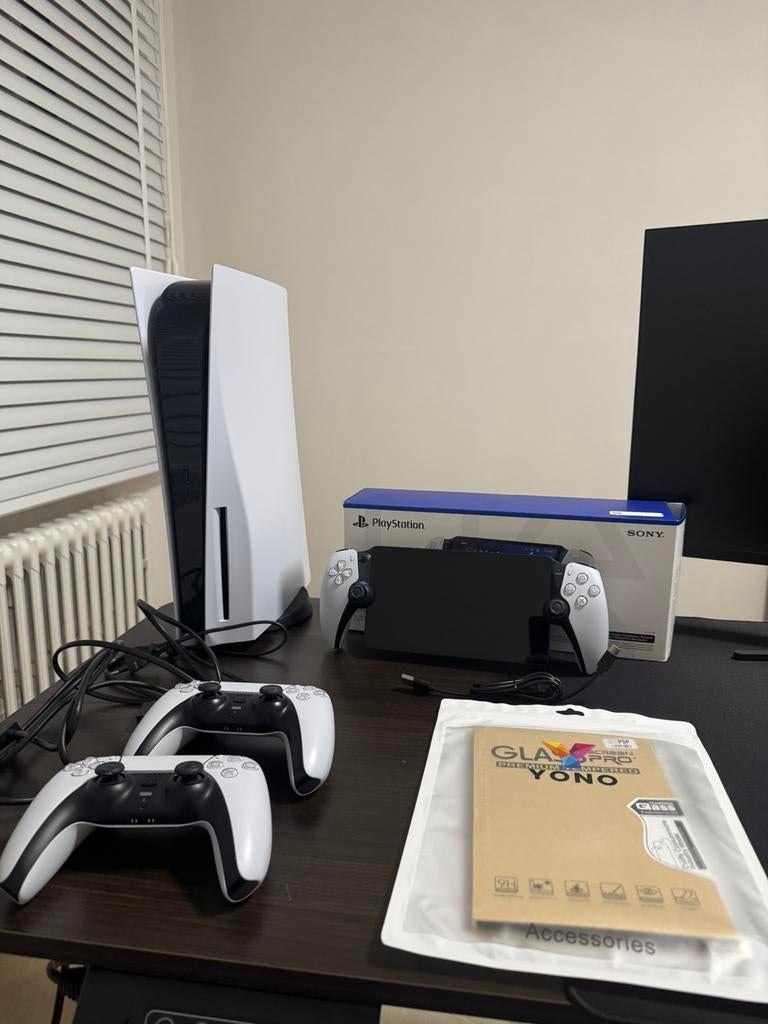 Ps5 disc edition met 2 controller + playstation portal, Ophalen, Zo goed als nieuw