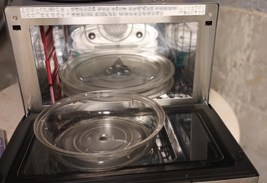 Four combiné Whirlpool 15 fonctions, Elektronische apparatuur, Microgolfovens, Gebruikt, Tussenbouw, Combi-microgolfoven, 45 tot 60 cm