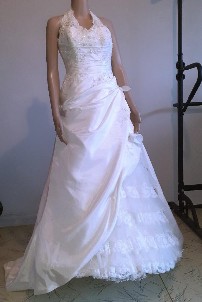 bruidsjurk ivoor kant met sleep en swarovski Divina Sposa S, Kleding | Dames, Trouwkleding en Trouwaccessoires, Ophalen of Verzenden