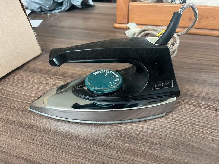 Vintage Phillips strijkijzer, Elektronische apparatuur, Strijkijzers en Strijkplanken, Zo goed als nieuw, Strijkijzer met snoer