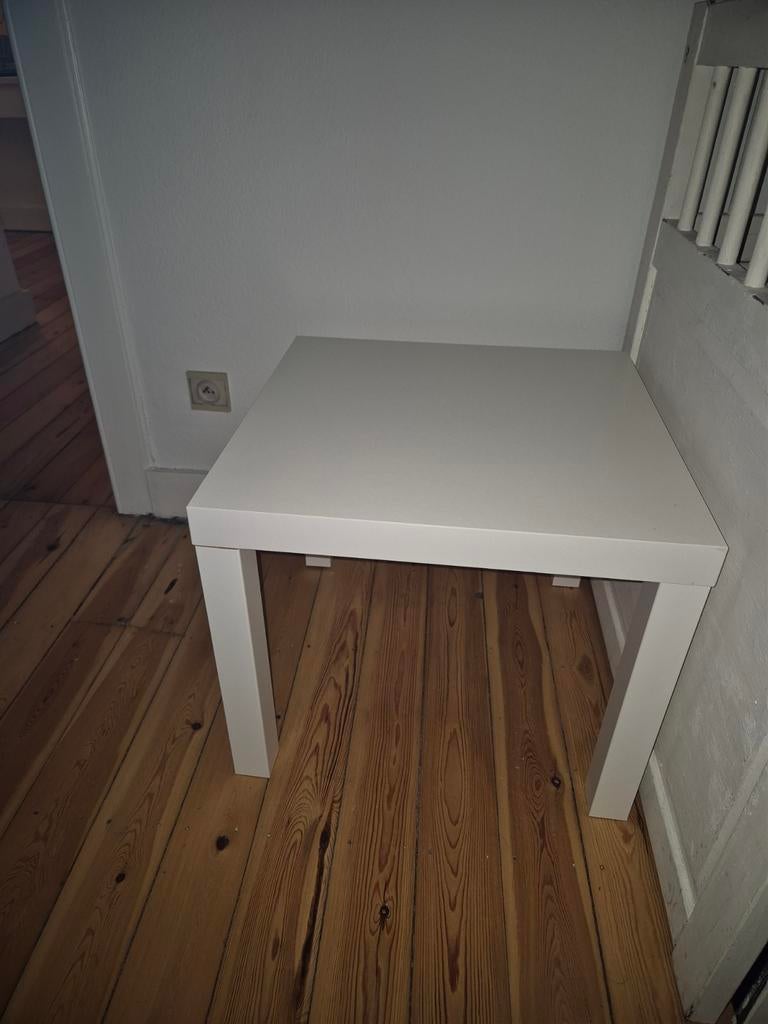 INDISPENSABLE PETITE TABLE, Maison & Meubles, Enlèvement, Carré
