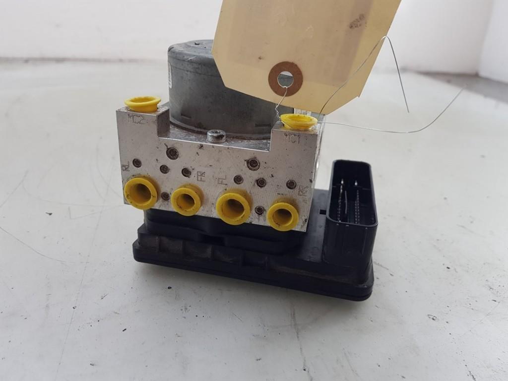 ABS POMP ABS Fiesta 7 (|M1BC2C219CB|2703477|M1BC2B373LD|), Gebruikt, Ford