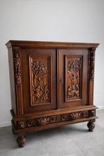 Lot d’armoires anciennes sculptées en chênes massif, Antiek en Kunst, Antiek | Meubels | Kasten, Ophalen