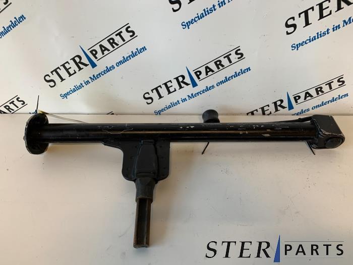 Cric d'un Mercedes E-Klasse, Autos : Pièces & Accessoires, 3 mois de garantie, Utilisé, -, -