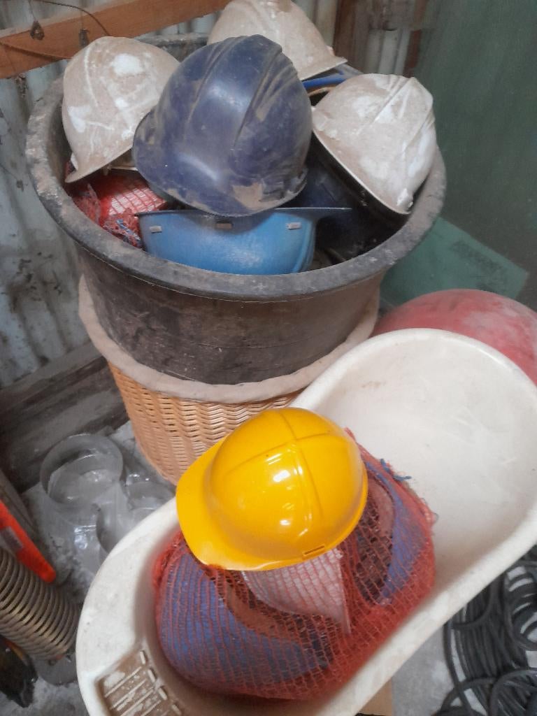 Partij veiligheidshelmen, plm 15 x gebruikt maar goede staat, Bricolage & Construction, Casques de sécurité, Enlèvement, Utilisé