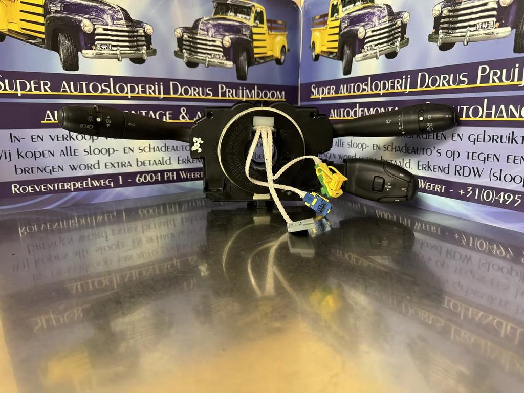 Peugeot 307 combischakelaar + radio, Taurusavenue 1
2132 LS  Hoofddorp, NL, Gebruikt, Contact.group@renault.com, Stellantis N.V.