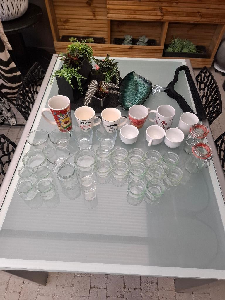 Gratis koffietassen, glazen potjes grote tassen, Ophalen, Zo goed als nieuw