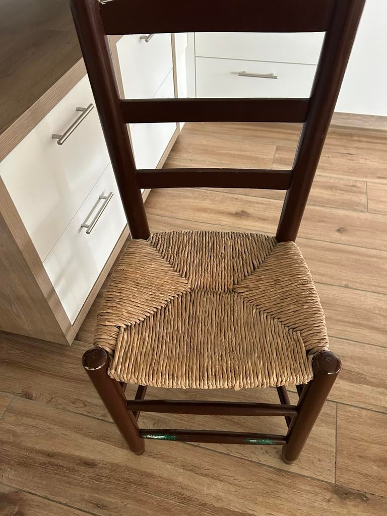 Gratis. Stoel in hout met rieten zitting, Huis en Inrichting, Ophalen, Bruin, Hout