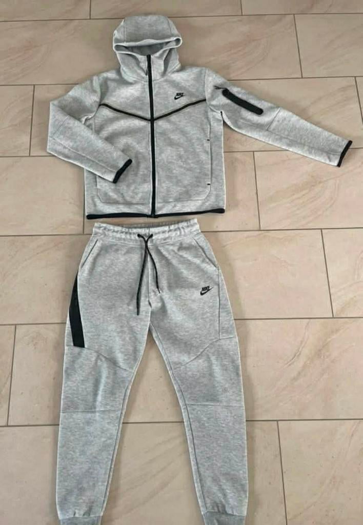 Ensemble Nike tech gris, Kleding | Heren, Sportkleding, Ophalen of Verzenden, Grijs