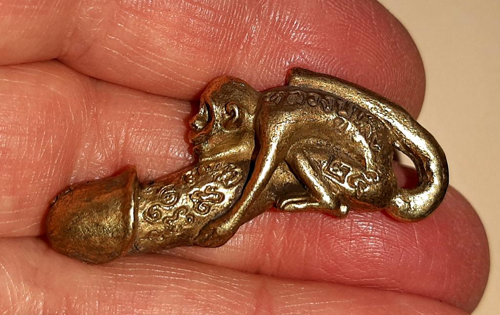 Vruchtbaarheidsamulet: aap op fallus., Overige materialen, Verzenden, Zo goed als nieuw, Goud