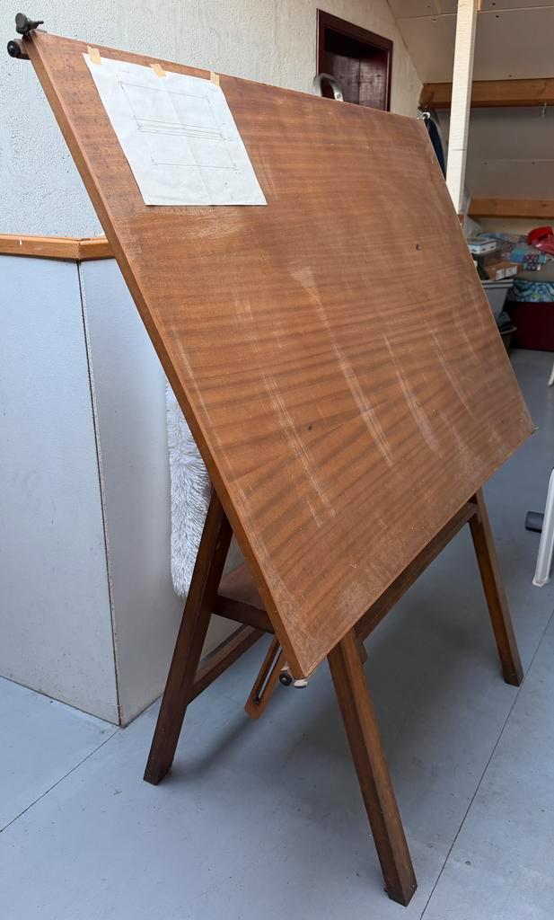 Planche à dessin en bois en bon état, Bricolage & Construction, Tables à dessin, Utilisé, 130 à 150 cm, Enlèvement