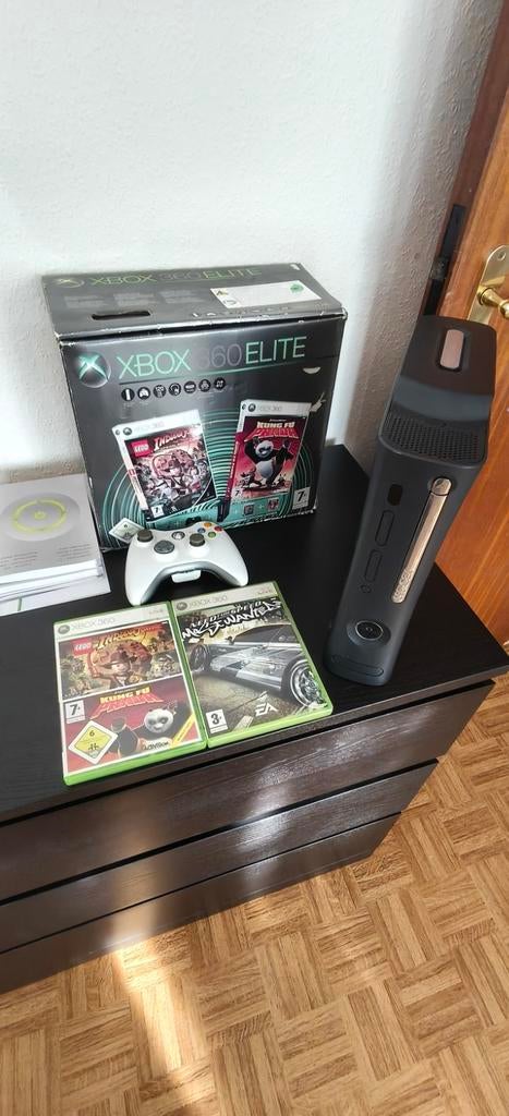 Xbox 360  elite  met spelletjes en joystick is compleet, Games en Spelcomputers, Spelcomputers | Xbox 360, Ophalen